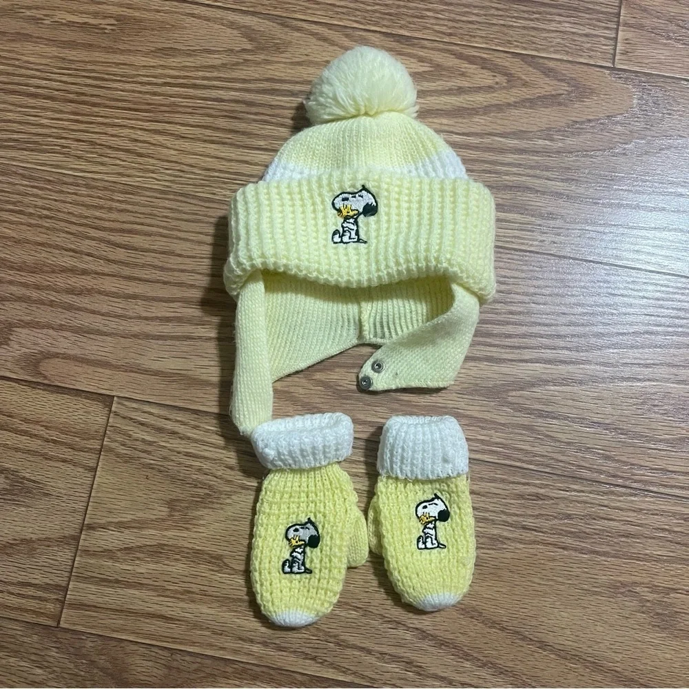 Vintage 1960s Snoopy Baby Hat & Mittens